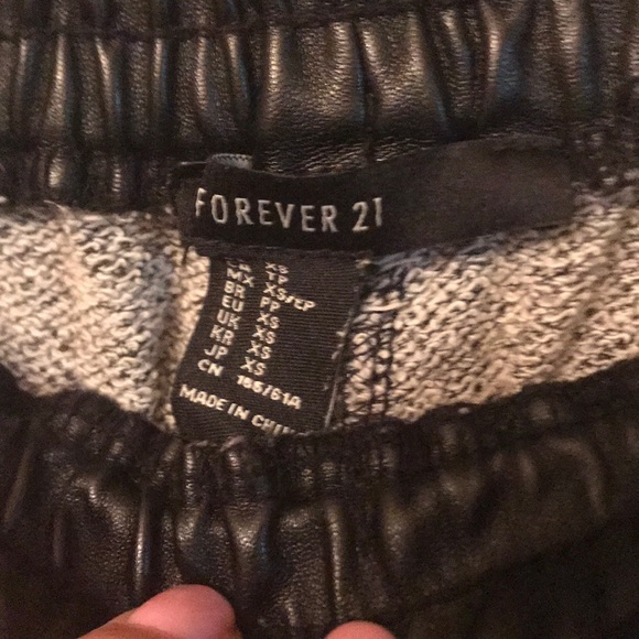 Vegan leather joggers - Picture 4 of 4